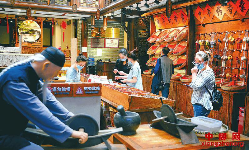 �ɶ���խ���ӣ��οͺ�����ѡ���в�ҩ����