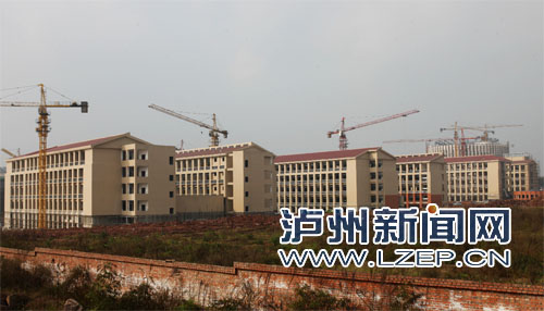 建设中的医教园区。记者 刘林 摄