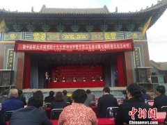 甘肃:榆中乡村文化节“草根”荟萃 男女老少齐参与