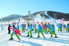 �񶬳����ο�����ͻ��300���˴�