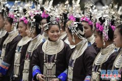 ���ݴӽ���ǧ�˶�Үӭ����