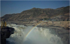 ������η���ũ�� ����������ɫ��չ��ץ����