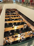 ��ڻ�����ĭ�� �����칫��ҵ��ӭ��һ���ܼ�����