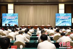 �ص�ʵʩ�˴󹤳��ƶ��ĺ�ũ��·��������չ