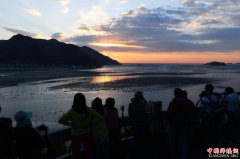 ����ϼ�֣�������չ��ɫ���β�ҵ