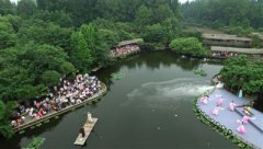 ����������ʫ��֮�̣���ʫ��������Ұ�̵�