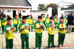 ���պ����ڽ���СС־Ը���߽�����Ժ���ϰ����װ���