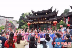 ����һ�����ں������γɼ������Ӵ��οͳ�2322���ˣ����������165��Ԫ