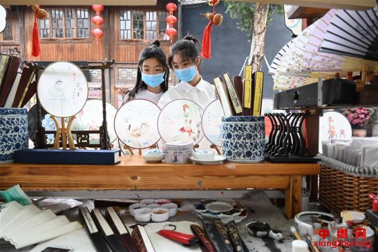 ����һ��С����ǰ�������������ͻ��350��Ԫ