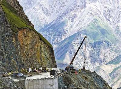 ��ɽ���·æ