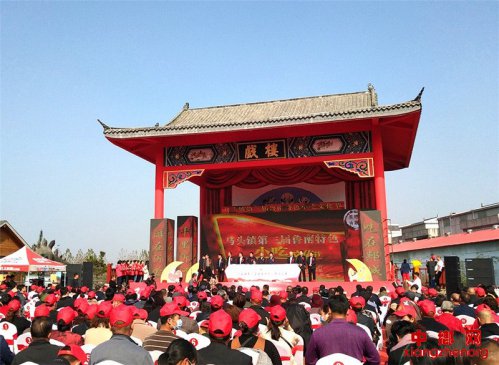 ɽ��۰�ǵ�����³����ɫС���Ļ��ڿ�Ļ