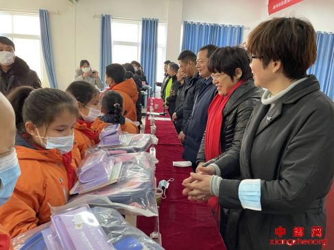 ���գ�ɣ����չũ�����ض�ͯο�ʻ