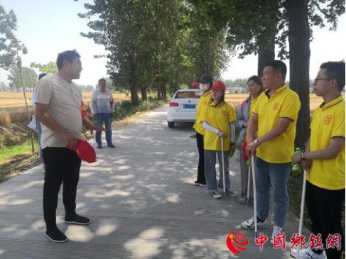 ���չų������շ���һȺ��С�Ʒ䡱