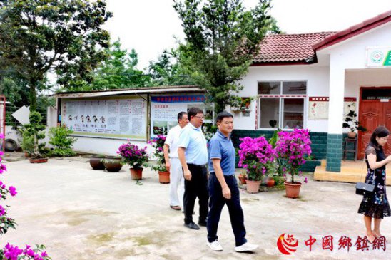 �Ĵ�ʡ��ͨ����ѧУУ����˫��һ�е��Ի�ְҵ������ѵѧУ����