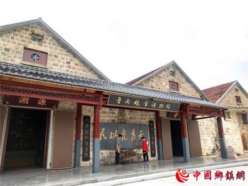 ������ͷ����һ����ʳ�Ļ����δ򿨵�