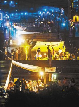 2022��ҹ�����������Ļ 200�ೡ�������ʢ��