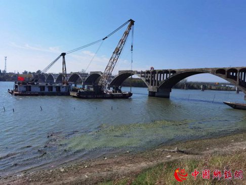 安徽：怀远县老唐万大桥开始拆除