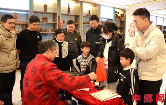 �����ڻ��Ĳ��ݣ��Ӻ���ũ���������껭һ����Խǧ���