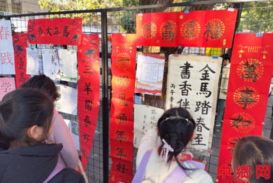 ������Զ��ӡɽСѧ����չ��ɫ������ҵչ���