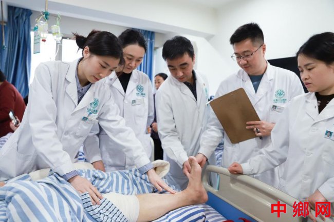 �ɶ���ʪҽԺʹ������������Ŷ����ڼ�鲡��������ɶ���ʪҽԺ��ͼ