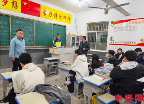 �������������ѧ������չҹ��Ѳ�� ���ΰ�ȫ����